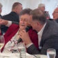 (VIDEO, FOTO) „Đurđevdan je najljepši uz pjesmu sa majkom“ Dodik se na krsnoj slavi latio mikrofona, evo koji se STIHOVI ORE ISPOD ŠATORA