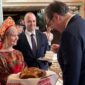 (FOTO) “Hvala domaćinima, ovo je veličanstveno” Vučić pokazao kako je DOČEKAN U MOSKVI, buket cvijeća i pogača