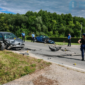 (FOTO) POVRIJEĐENE 2 OSOBE Stravična saobraćajka na magistralnom putu Prijedor – Banjaluka, sudarili se “mercedes” i “citroen”