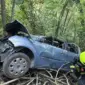 Teška nezgoda u Banjaluci: Automobil završio u provaliji, dvoje povrijeđenih