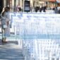 U centru Banjaluke postavljeno 1.616 stolica za nestale iz RS (FOTO, VIDEO)