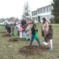Učenici u Brezičanima posadili voće (VIDEO)