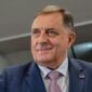 Dohvatio mikrofon, pa zapjevao poznati hit: Pogledajte kako je Dodik slavio pobjedu Siniše Karana (Video)