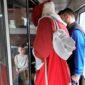 Djeda Mraz podijelio paketiće djeci željezničara u vozu