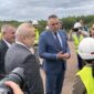 Minić i Stevanović obišli gradilište auto-puta Banjaluka-Prijedor u naselju Ivanjska: Izgradnja planiranom dinamikom