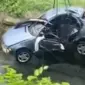 Vozač poginuo nakon slijetanja automobilom u Unu (VIDEO)