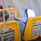 Putnici u posljednjem trenutku spasili Srbina: “Glava mu je bila van aviona” (VIDEO)
