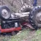 Vozač iz Prijedora preminuo nakon prevrtanja traktora