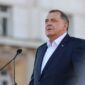 Dodik bio svjedok Mladićeve odbrane; General mu salutirao (VIDEO)