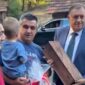 Dodik: Nekadašnjem gardisti Zlatku Deviću ispunjena želja da do njegovog imanja stigne put