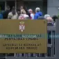 Redovi ispred Konzulata Srbije u Banjaluci: Građani čekaju da glasaju (FOTO/VIDEO)