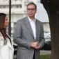 (FOTO) Čekaju u redu na biračkom mjestu: Vučić STIGAO NA GLASANJE sa suprugom Tamarom